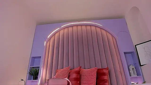 KeendraFox  online show from 4, 10, 2025