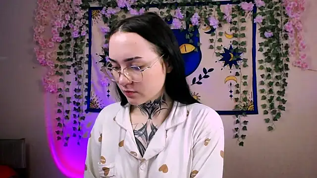 MollyKissy online show from 25, 4, 2026