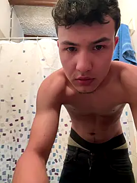 Snapshot of El_awo_ chatting on 22, 12, 2025 El awo online show from 22, 12, 2025