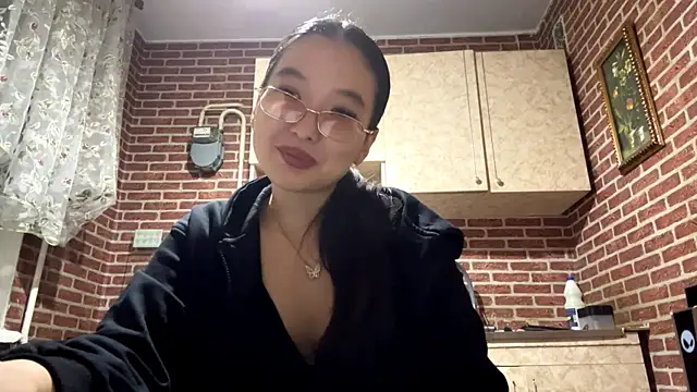 EmmaLeexth online show from 1, 10, 2025