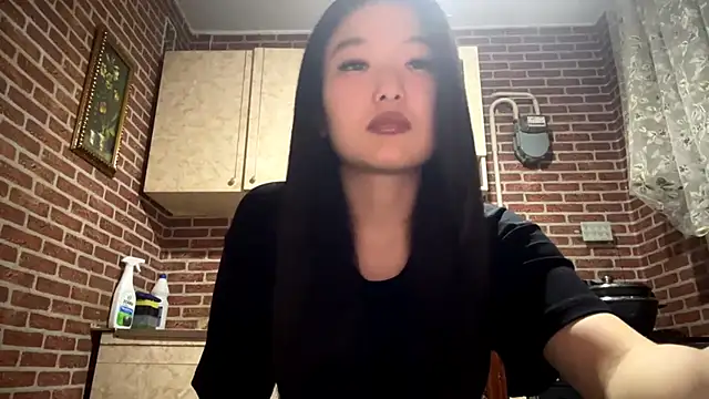 EmmaLeexth online show from 10, 2, 2026