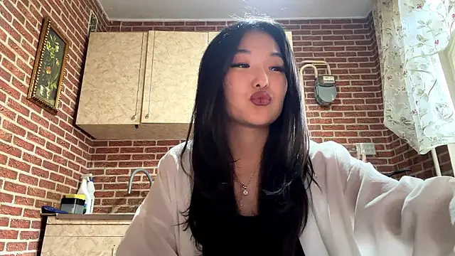 EmmaLeexth online show from 24, 3, 2026