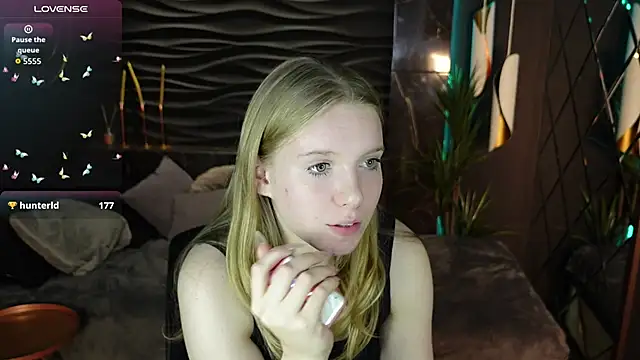 Layla Glam online show from 19, 9, 2025