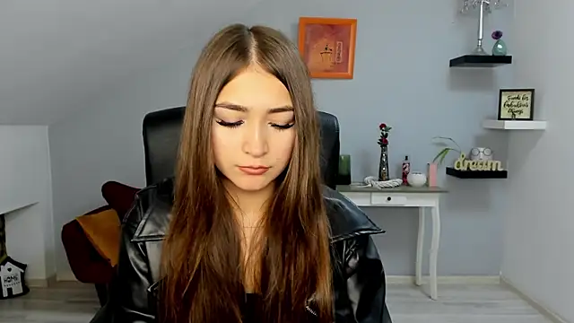 EllaClarke online show from 16, 11, 2025