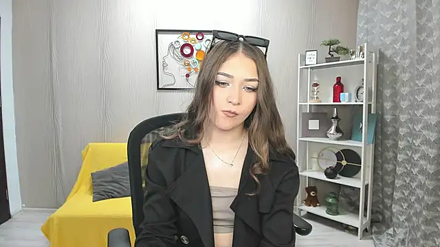 EllaClarke online show from 2, 5, 2026