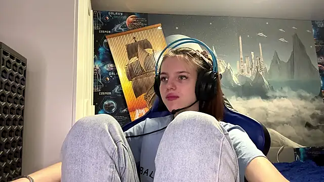 Elira Breeze online show from 9, 1, 2026