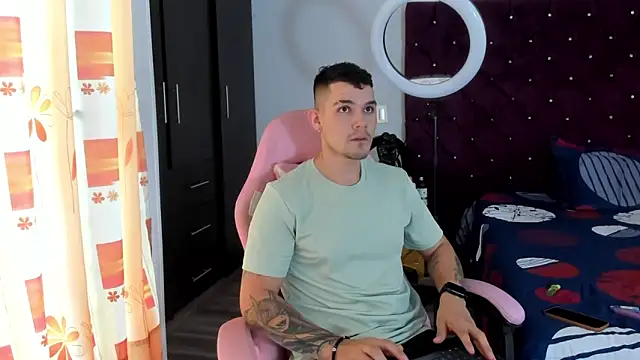 Snapshot of BooyHott_ chatting on 26, 11, 2025 BooyHott online show from 26, 11, 2025