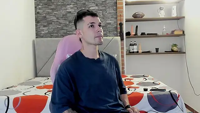 BooyHott  online show from 4, 3, 2026