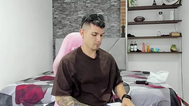 BooyHott  online show from 7, 3, 2026