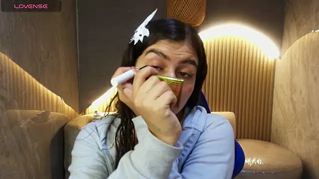 Snapshot of dany_r_ chatting on 8, 10, 2025 dany r online show from 8, 10, 2025