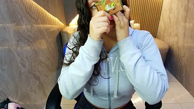 Snapshot of dany_r_ chatting on 29, 10, 2025 dany r online show from 29, 10, 2025