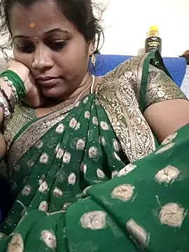 Snapshot of sweetqueen143 chatting on 9, 1, 2026 sweetqueen143 online show from 9, 1, 2026