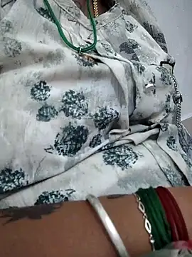 Snapshot of sweetqueen143 chatting on 3, 2, 2026 sweetqueen143 online show from 3, 2, 2026