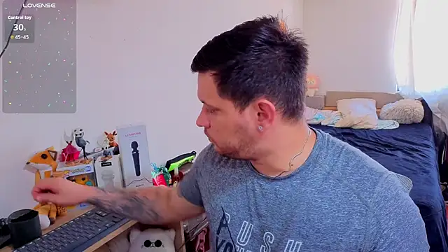 Snapshot of ryden_01 chatting on 6, 11, 2025 ryden 01 online show from 6, 11, 2025