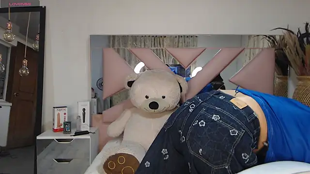 Gyal 8  online show from 2, 10, 2025