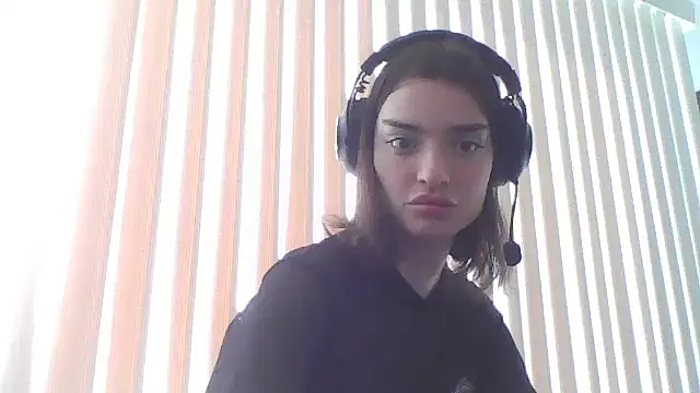 Luna Samosienko online show from 5, 10, 2025