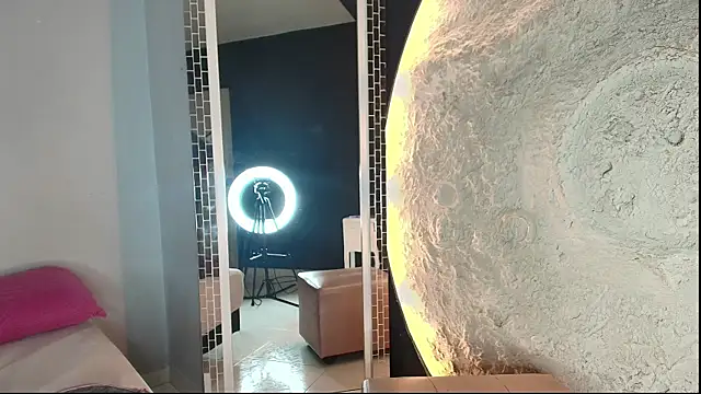 CarolinaGomez  online show from 2, 4, 2026