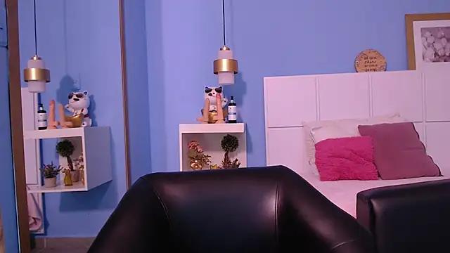 Snapshot of PenelopeBond chatting on 1, 10, 2025 PenelopeBond online show from 1, 10, 2025