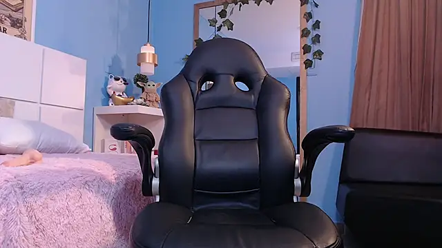 Snapshot of PenelopeBond chatting on 13, 11, 2025 PenelopeBond online show from 13, 11, 2025