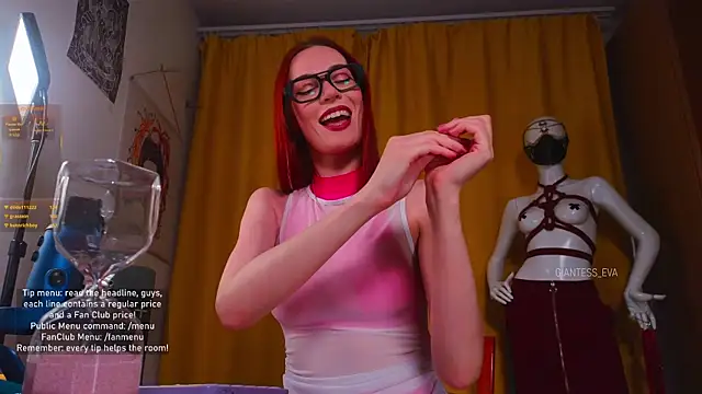 Snapshot of Giantess_Eva chatting on 22, 11, 2025 Giantess Eva online show from 22, 11, 2025
