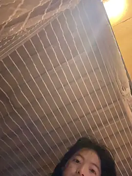 Snapshot of Tramy_xx chatting on 2, 10, 2025 Tramy xx online show from 2, 10, 2025