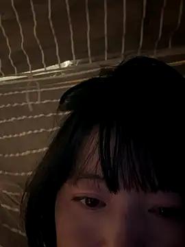 Snapshot of Tramy_xx chatting on 11, 10, 2025 Tramy xx online show from 11, 10, 2025