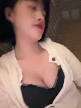 Snapshot of Tramy_xx chatting on 16, 10, 2025 Tramy xx online show from 16, 10, 2025