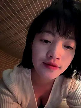 Snapshot of Tramy_xx chatting on 21, 10, 2025 Tramy xx online show from 21, 10, 2025