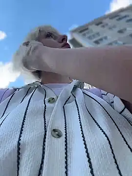 Snapshot of RonnieKiss chatting on 27, 5, 2026 RonnieKiss online show from 27, 5, 2026