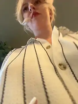 Snapshot of RonnieKiss chatting on 29, 5, 2026 RonnieKiss online show from 29, 5, 2026