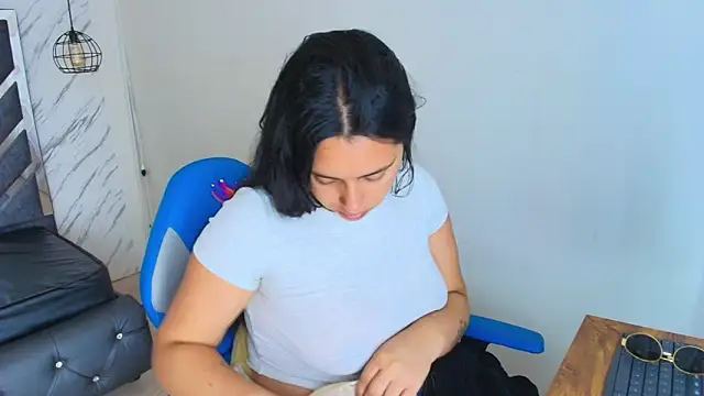 Snapshot of lorem_adams chatting on 24, 11, 2025 lorem adams online show from 24, 11, 2025