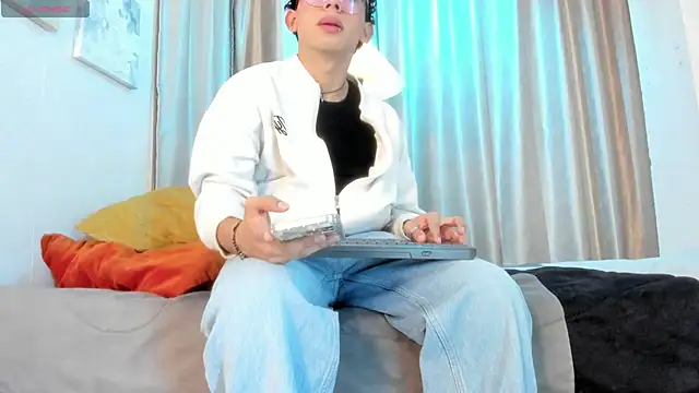 liam twiink online show from 23, 4, 2026