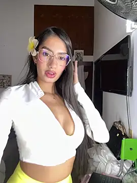 Snapshot of Julieta_Duque chatting on 31, 3, 2026 Julieta Duque online show from 31, 3, 2026