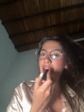 Snapshot of Julieta_Duque chatting on 9, 4, 2026 Julieta Duque online show from 9, 4, 2026