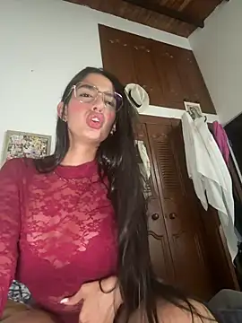 Snapshot of Julieta_Duque chatting on 16, 4, 2026 Julieta Duque online show from 16, 4, 2026