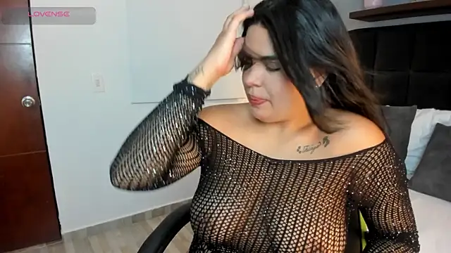 daniela crozee  online show from 29, 10, 2025