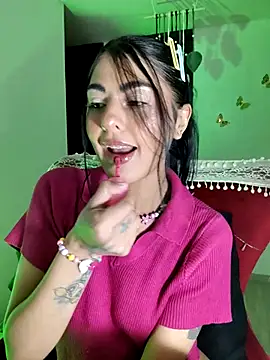 Snapshot of ValeNiitaLuv chatting on 4, 7, 2026 ValeNiitaLuv online show from 4, 7, 2026