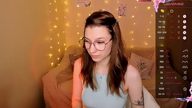 LinaBlossom  online show from 28, 9, 2025