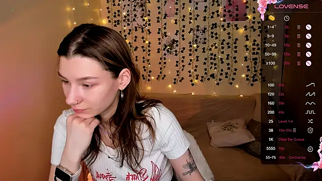 LinaBlossom  online show from 6, 11, 2025