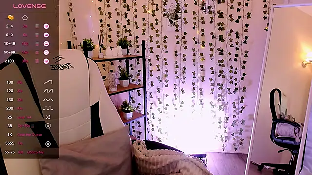 LinaBlossom  online show from 8, 6, 2026