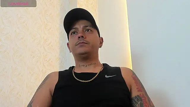 Snapshot of MaximoHall86 chatting on 11, 10, 2025 MaximoHall86 online show from 11, 10, 2025