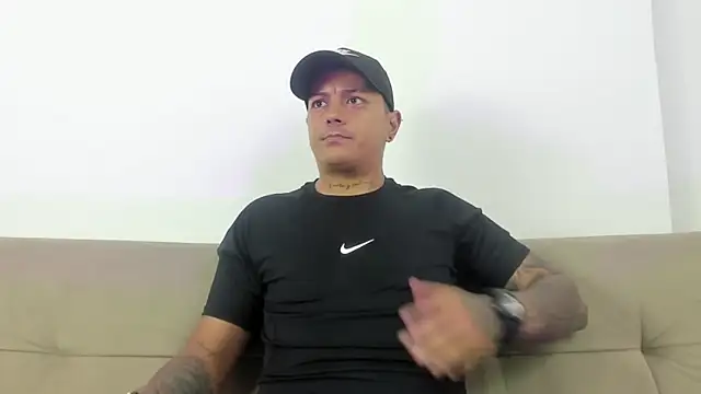 Snapshot of MaximoHall86 chatting on 10, 11, 2025 MaximoHall86 online show from 10, 11, 2025