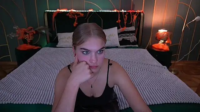 Snapshot of AlinaLiii chatting on 3, 11, 2025 AlinaLiii online show from 3, 11, 2025