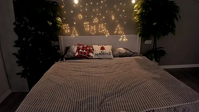 Snapshot of AlinaLiii chatting on 17, 12, 2025 AlinaLiii online show from 17, 12, 2025