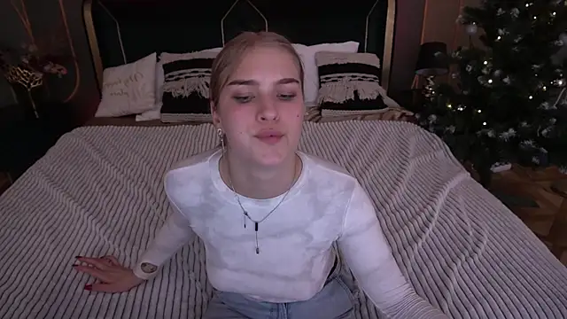 Snapshot of AlinaLiii chatting on 7, 1, 2026 AlinaLiii online show from 7, 1, 2026