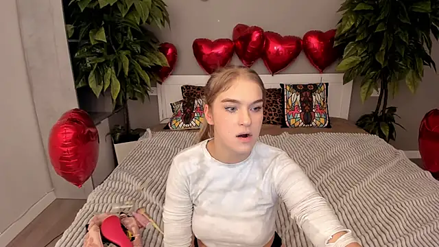 Snapshot of AlinaLiii chatting on 11, 2, 2026 AlinaLiii online show from 11, 2, 2026