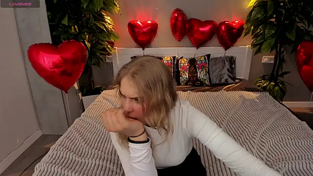 Snapshot of AlinaLiii chatting on 12, 2, 2026 AlinaLiii online show from 12, 2, 2026