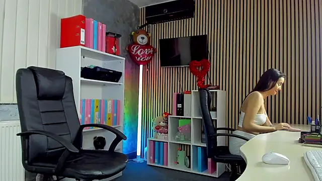 Snapshot of OfficeGirls chatting on 11, 6, 2026 OfficeGirls online show from 11, 6, 2026