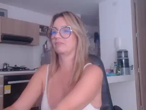 LovePaula online show from 9, 2, 2025