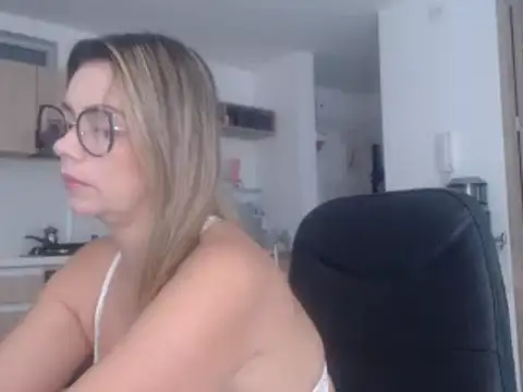 LovePaula online show from 24, 2, 2025